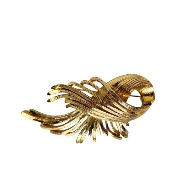 Vintage Monet Gold Tone Ribbon Brooch Pin Costume Jewelry - Picture 4 of 5